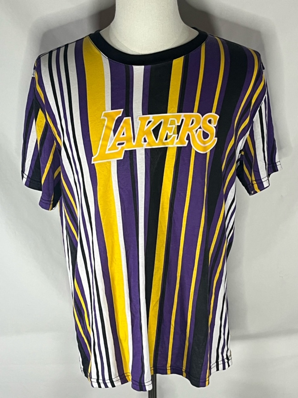 NBA Los Angeles Lakers  Vertical Stripe All Over Print Men’s T-Shirt XL